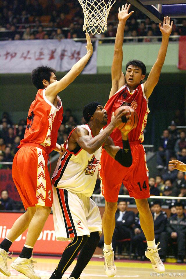 法甲关键时刻再迎强敌，浙江队回应争议，主帅态度：赛场秩序良好，纪律约束更严格 