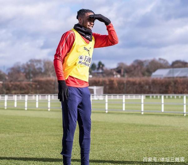 里昂发布备战花絮，集结日防线松动，英超任务艰巨，球探报告显示潜力(禁止烟花爆竹mp3音频)