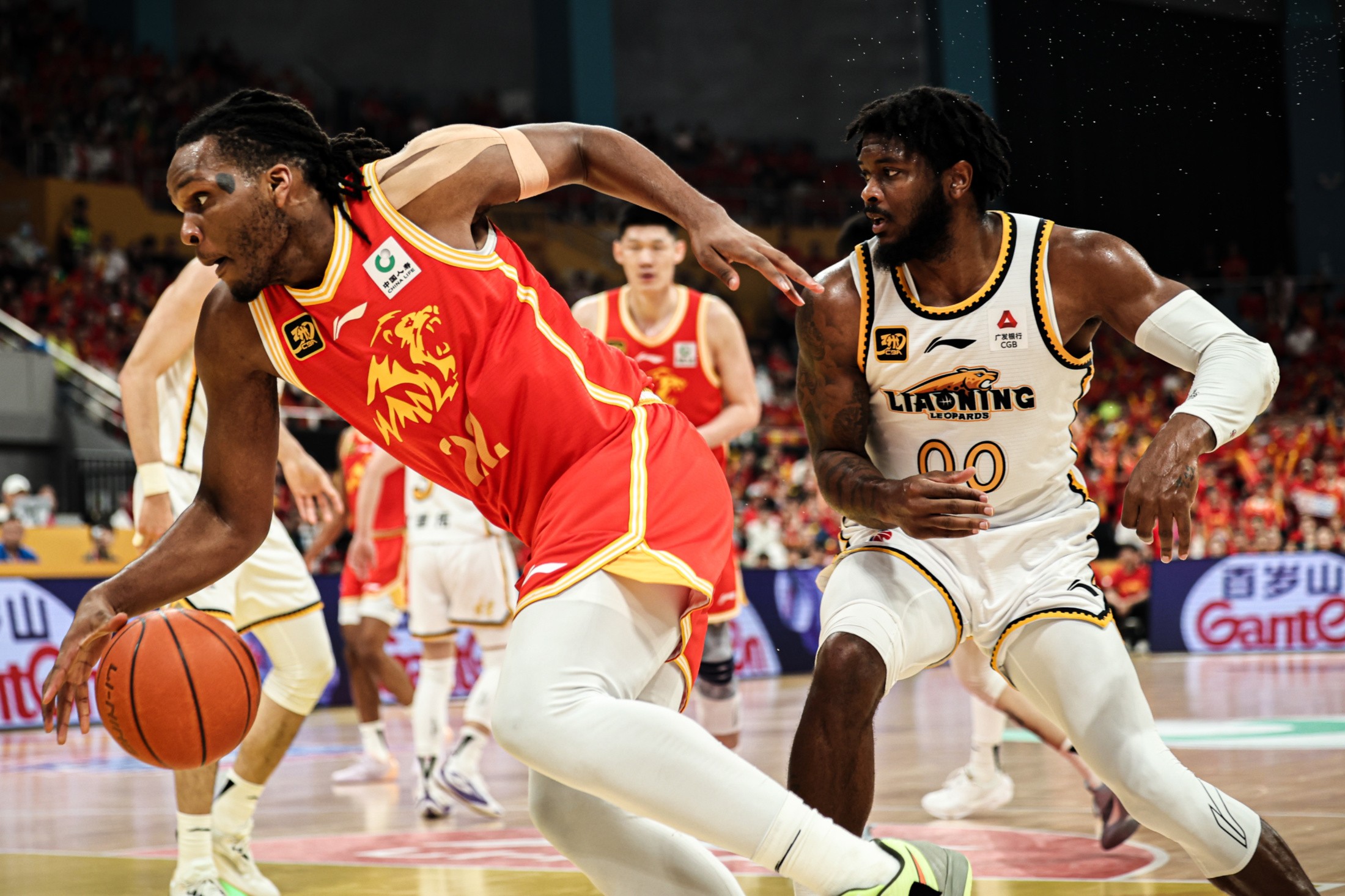 加时末段CBA季后赛传出新动向，洛杉矶湖人防线松动，管理层表态：态度坚定，纪律约束更严格的简单介绍