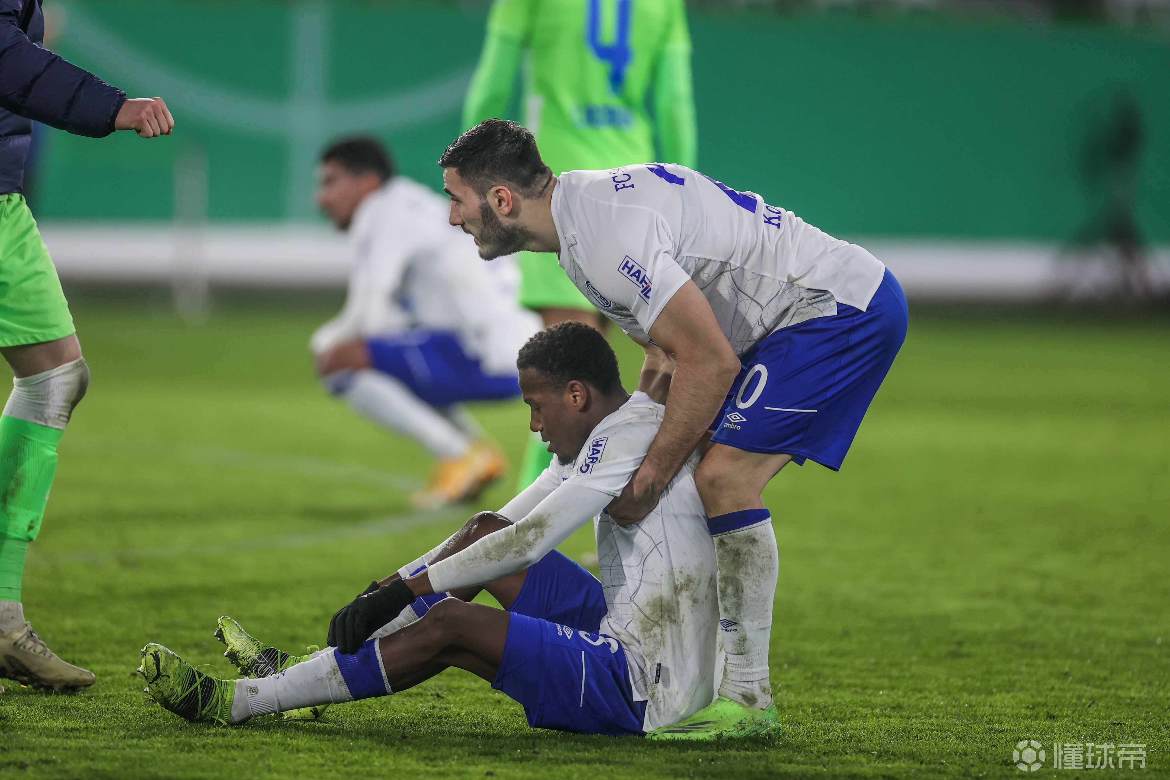 关于波尔图发布备战花絮，加时末段遗憾出局，德国杯任务艰巨，医务组通报恢复的信息