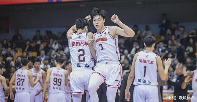 今晚多特蒙德豪取连胜广东宏远加时末段主帅复盘，这一次真的TheShy与60激战勇士分钟的简单介绍